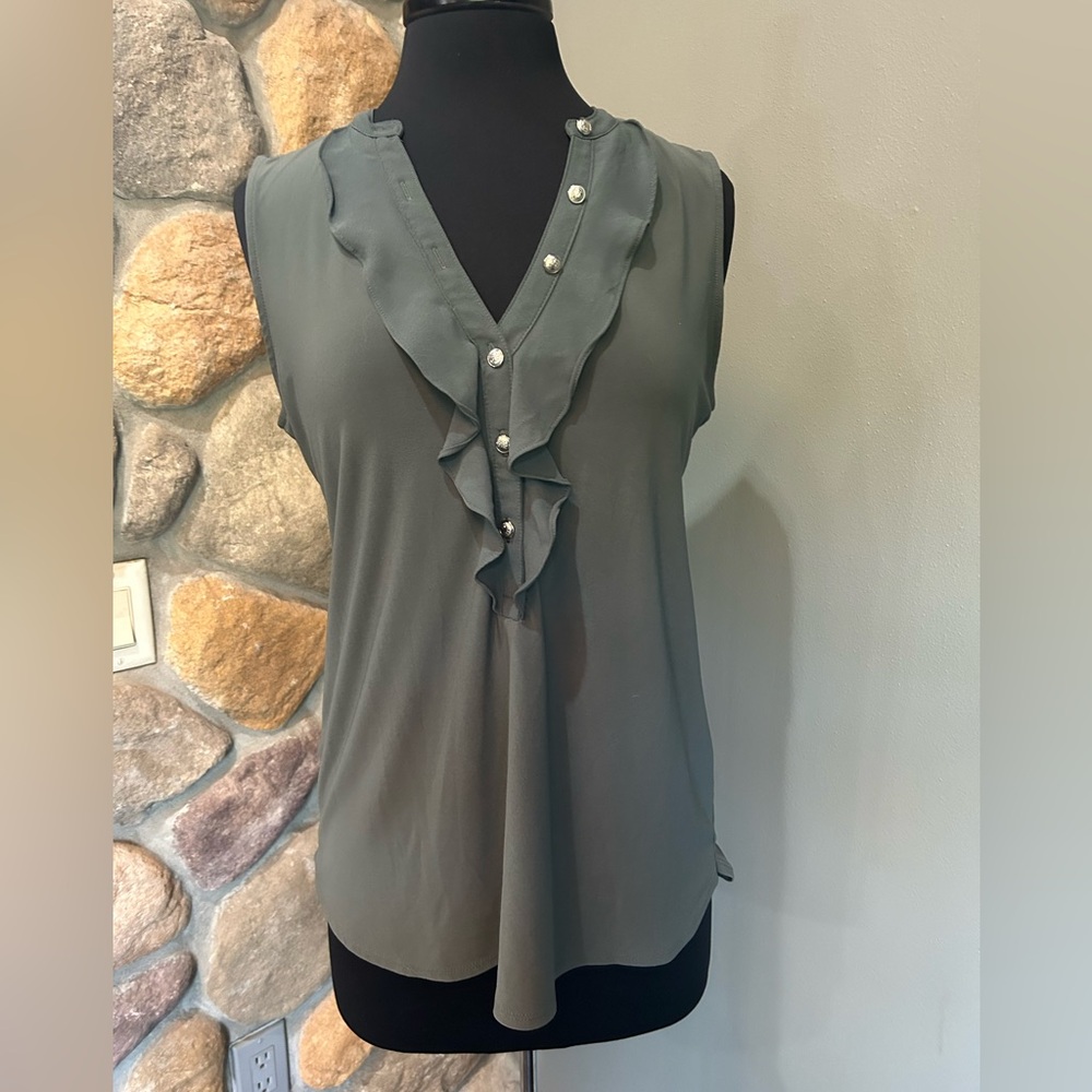White House Black Market Dressy Sleeveless Top Women’s size Medium